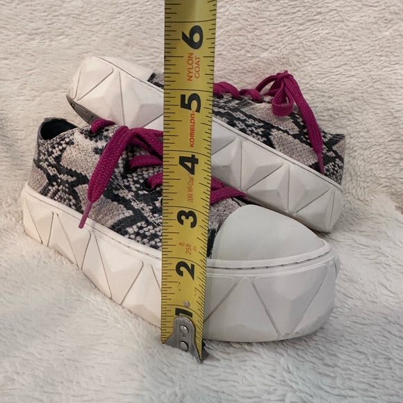 Schutz Platform Sneakers Snake Print - Picture 5 of 6